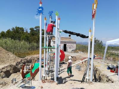 Nous gronxadors en la platja de La Llosa