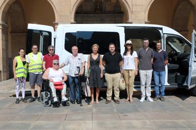 Marco assisteix a la presentació del nou vehicle del servei municipal de transport adaptat a Castelló