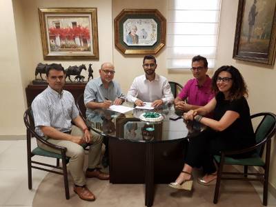 L'Ajuntament de l'Alcora construirà un parc infantil en un solar cedit gratuïtament per la Caixa Rural