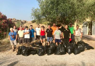 Cazadores y pescadores limpian Els Estanys y Marjal de Almenara