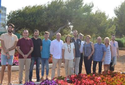 La alcaldesa socialista de Benicarló, Xaro Miralles, crea el 'Jardi de la Mar' en una zona muy degradada del litoral sur gracias a la puesta en marcha de dos talleres de ocupación