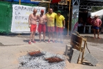 Les Penyes en Festes reponen fuerzas con la 'torr de carn'