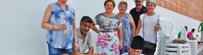 Los vecinos de les Useres se reúnen para mostrar sus habilidades para cocinar una paella