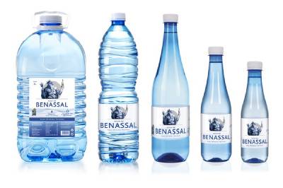 Un nuevo tapón mejora la apertura de las botellas de Agua de Benassal
