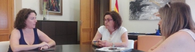 Soledad Ten se compromete con Estíbaliz Pérez en trabajar conjuntamente con los alcaldes de la costa sur de la provincia en pro de la regeneración del litoral