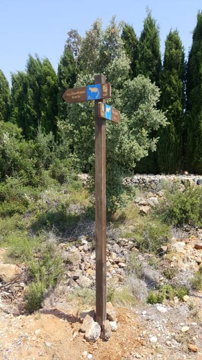 Acaben els treballs de senyalització de tres rutes turístiques en la Jana