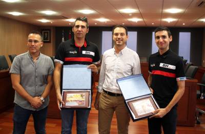 Onda homenatja als germans Cabedo després de la seva participació en La Volta