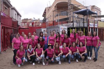 La penya taurina 'Aficionades la bou' patrocina el bou del dimarts de festes