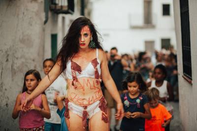 Escandall Teatral presenta el viernes en el festival MIM de Sueca su visión de la sociedad patriarcal con el estreno de XX