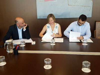La Conselleria de Vivienda y el Ayuntamiento de l’Alcora firman un convenio para la remodelación de la plaza España