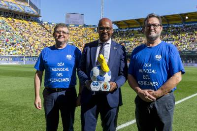 MaReconocimiento asociación de familiares de personas con alzehimer a Marcos Senna