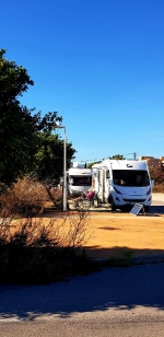 El PP de Cabanes detecta una acampada ilegal de caravanas en Torre la Sal ante la pasividad de Compromís y PSPV