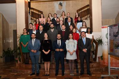 L'alcalde anuncia el nomenament de Carmen Rubert com a reina de les festes 2019, amb les dames Àgata Martínez, Bàrbara Martínez, Isabel González i Tania Ripollés