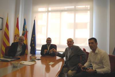 Benlloch signa els primers cinc pisos del banc d'habitatge pont per a situacions d'emergència social de Vila-real