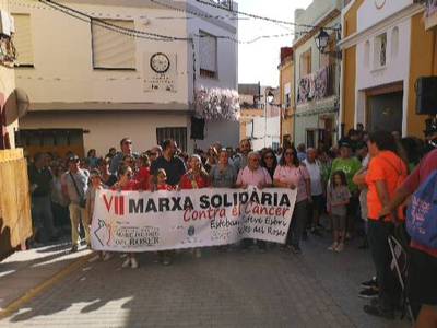 4.000 persones marxen contra el càncer