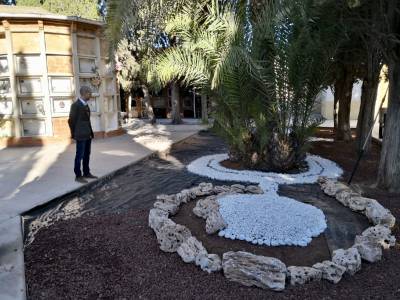 Sillas de ruedas y autobús gratuito para facilitar el acceso al cementerio de Almassora