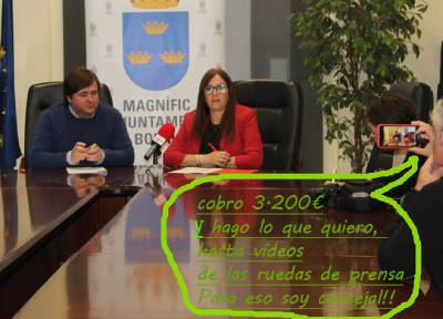 Aparisi cobra 3.200 €/mes y graba ruedas de prensa con el móvil