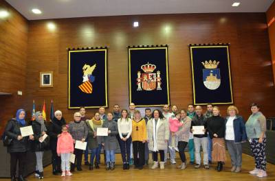 Oropesa del Mar entrega los diplomas a 22 alumnos de la Escuela de Acogida