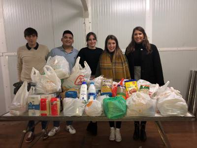 Oropesa del Mar celebra una cena solidaria por Navidad en favor de Cáritas y la asociación de alzheimer