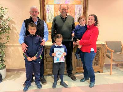 El niño Javier Goberna gana el Concurso de Dibujos Navideños del COMCAS