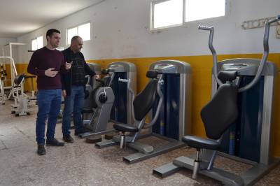 El Ayuntamiento de la Vall d’Uixó renueva 10 máquinas del gimnasio de la Pista de Atletismo