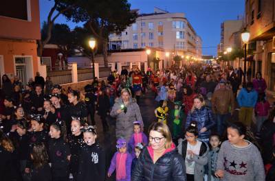 Oropesa del Mar se llena de color y creatividad en el desfile de Carnaval