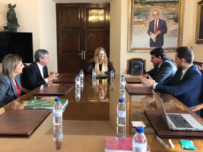 Marco valora les iniciatives que fomenten la economia i l’ocupació en la capital