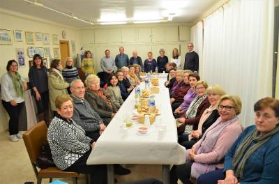 Las amas de casa de Oropesa del Mar se reúnen en la Cena del Hambre en favor de Manos Unidas