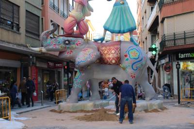 Borriana compleix amb la tradicional Plant de les Falles sense incidncies i amb un gran ambient faller