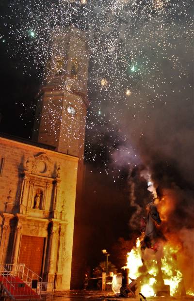 El foc de la Crem s'imposa a les previsions per a tancar unes grans Falles de 2019 a Borriana