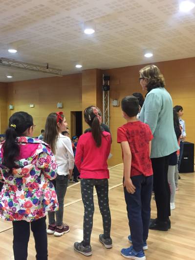 Las primeras actividades de la Fira del Llibre acercan a los y las escolares al mundo de la gestión e información municipal