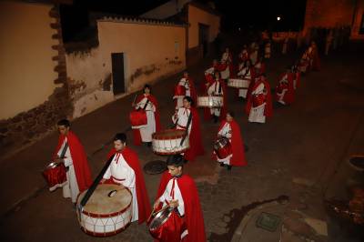 Fervor i solemnitat marquen el Divendres Sant a Vilafamés