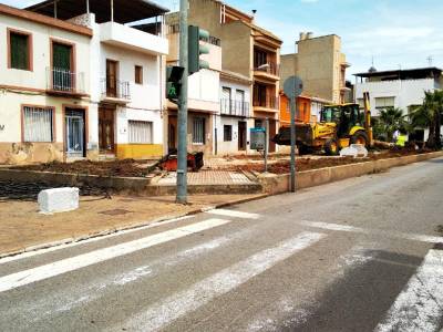 Comencen les obres de remodelació de tres places a Almenara