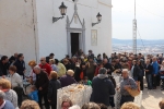 Concurrida fiesta local de La Dobla con el reparto de rollos sobrantes y almuerzo popular
