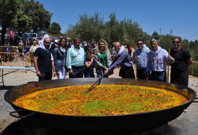 Vall d?Alba asciende en romería al monte l?Albea para honrar a Sant Cristòfol con una gran y multitudinaria fiesta
