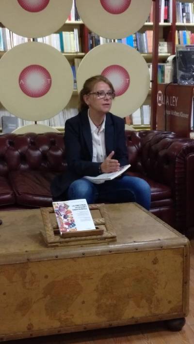La professora de l'UJI Ana M. Vernia presenta una nova edició del llibre «Las competencias en educación y formación musical»