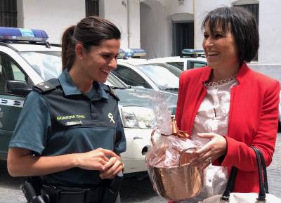 Entrega de la caldera de Almassora a la Guardia Civil por su 175 aniversario