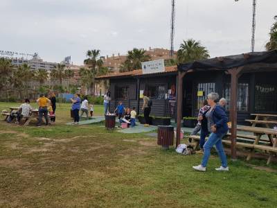 La 'escoleta' municipal de Oropesa del Mar visita el punto de lectura de Amplàries