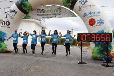 Cerca de 150 mujeres y hombres participan en la Carrera Contra el Cncer de Vilafams