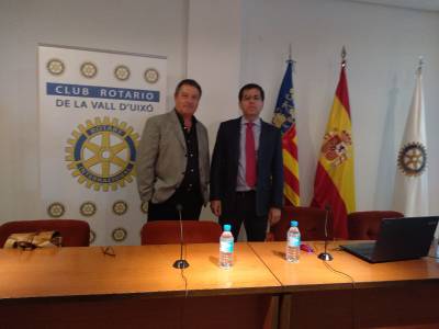 El doctor Mariano Soto imparte una conferencia sobre planificación hidrologica organizada por el Club Rotary La Vall d'Uixo