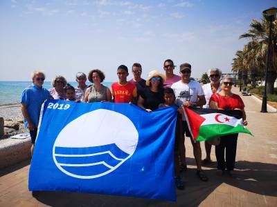 La bandera blava llueix per quinzé any a la Platja Casablanca d'Almenara