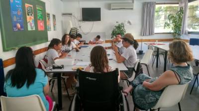El Centro Ocupacional ?Alto Palancia? recibe la visita de miembros de AICE y de EPA