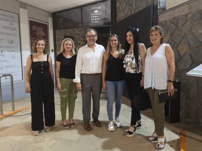 El presidente de la Diputació de Castelló visita el ciclo 'Singin' in the cave'
