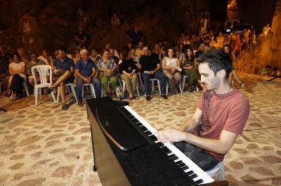 La msica de piano impregna de sonoridad la noche de Vilafams 