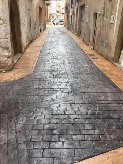 Obrin al trànsit els nous carrers urbanitzats a la Jana