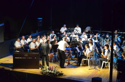 El homenaje a Nino Bravo de Serafín Zubiri y la Unió Musical d'Orpesa sube el telón de la 16ª edición del Orfim