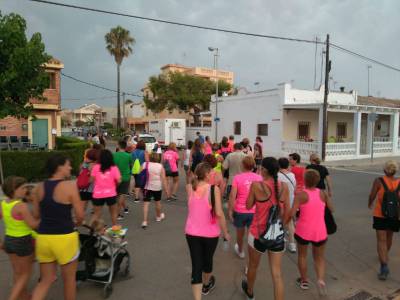 La 'Marxa de la Dona' llega a la Playa Casablanca de Almenara