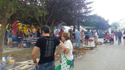 Les paelles donen pas al Dia dels Quintos en Vilafranca