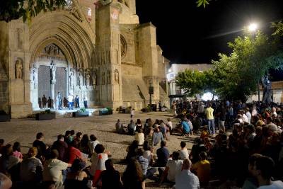 Morella presenta la restauració de la Porta dels Apòstols amb un vídeo mapping