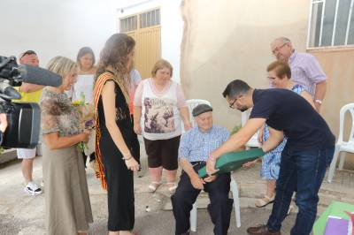 Homenaje a los mas mayores y la multitudinaria cena de pa i porta